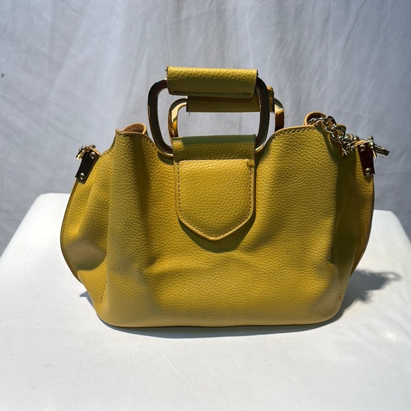 beautiful Steve Madden Yellow Shoulder Bag with Chain Strap - Picture 4 of 16